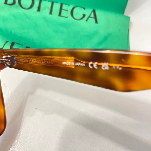 Beautiful brown Tortoise Shell Original Bottega Veneta Shades! main image 10
